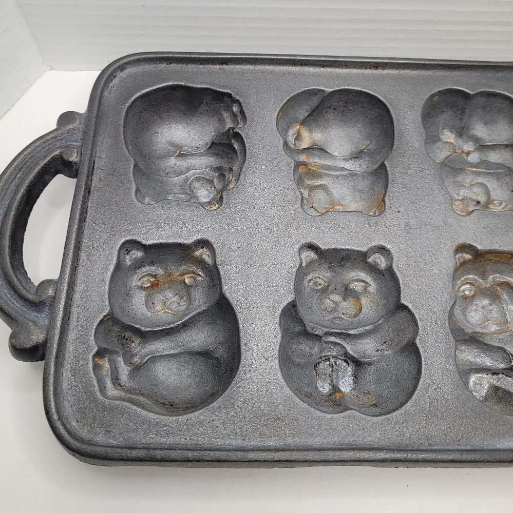 Vintage John Wright 1984 Teddy Bear Cast Iron Muffin Cornbread Baking Pan USA
